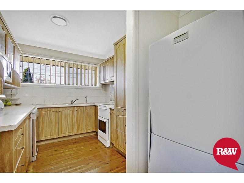 10 Lucena Crescent, Lethbridge Park NSW 2770