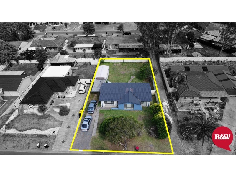 4 Macbeth Grove, St Clair NSW 2759