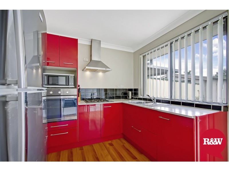 4 Macbeth Grove, St Clair NSW 2759