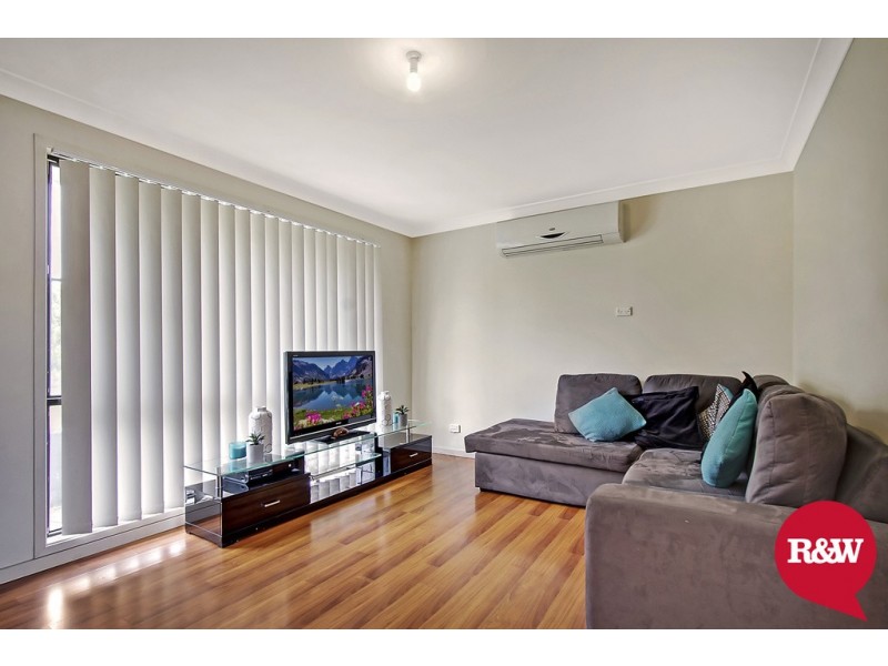 4 Macbeth Grove, St Clair NSW 2759