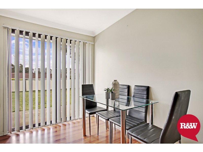 4 Macbeth Grove, St Clair NSW 2759