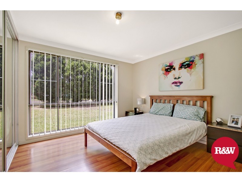 4 Macbeth Grove, St Clair NSW 2759