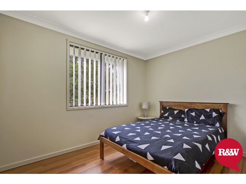 4 Macbeth Grove, St Clair NSW 2759