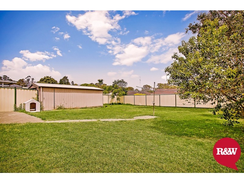 4 Macbeth Grove, St Clair NSW 2759