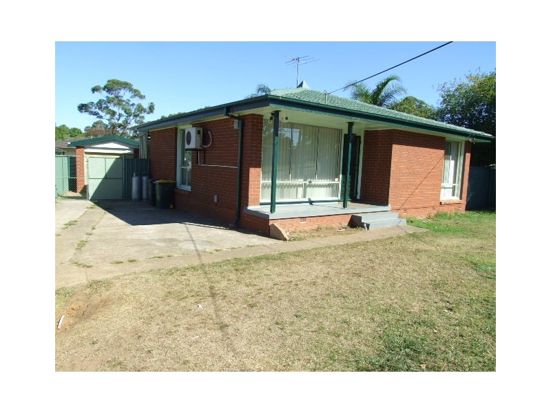 32 DISCOVERY AVENUE, Willmot NSW 2770
