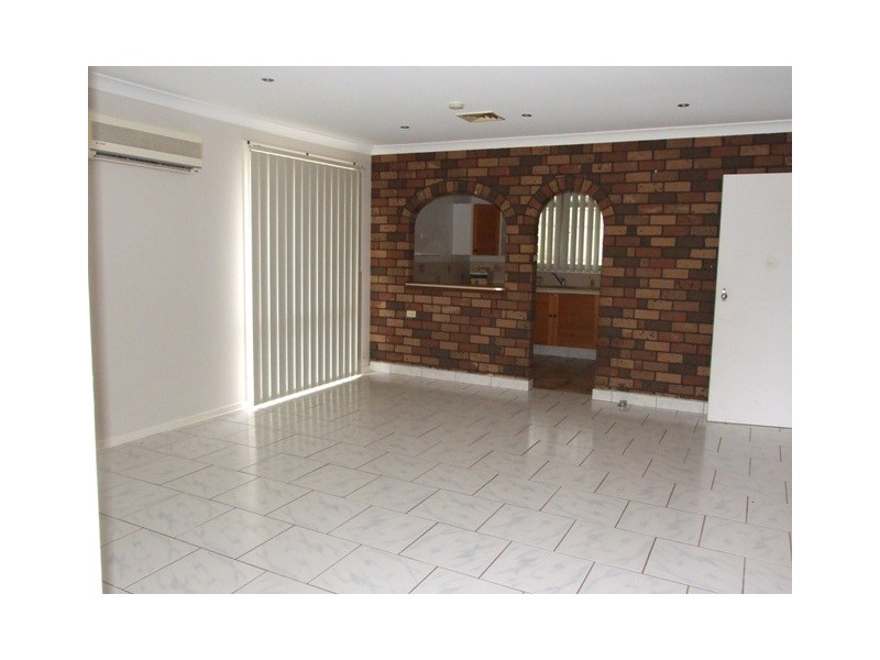 32 DISCOVERY AVENUE, Willmot NSW 2770