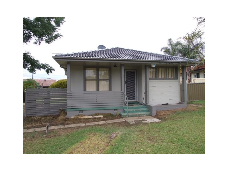 15 MIKKELSEN AVENUE, Tregear NSW 2770