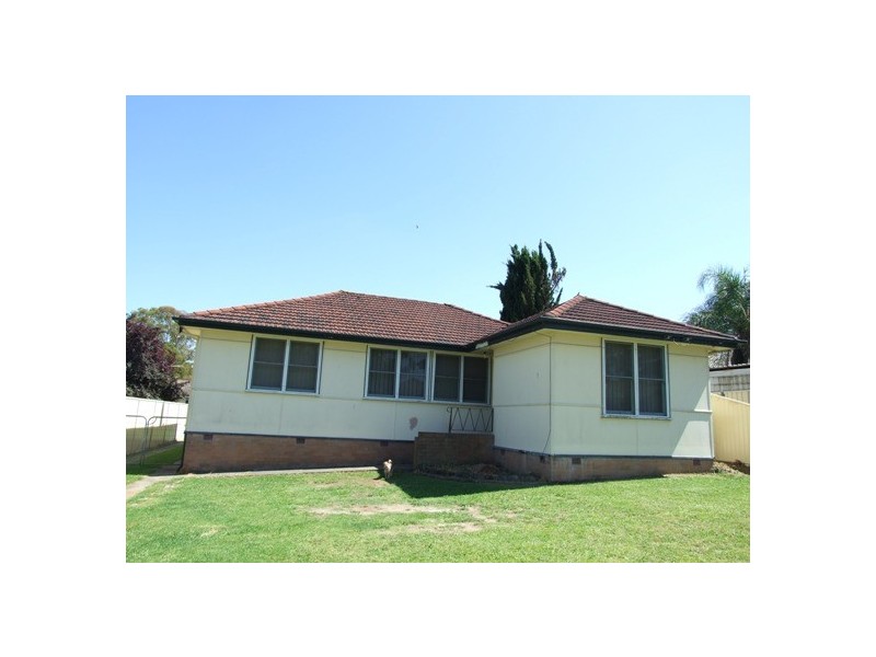 24 WAIKANDA AVENUE, Whalan NSW 2770