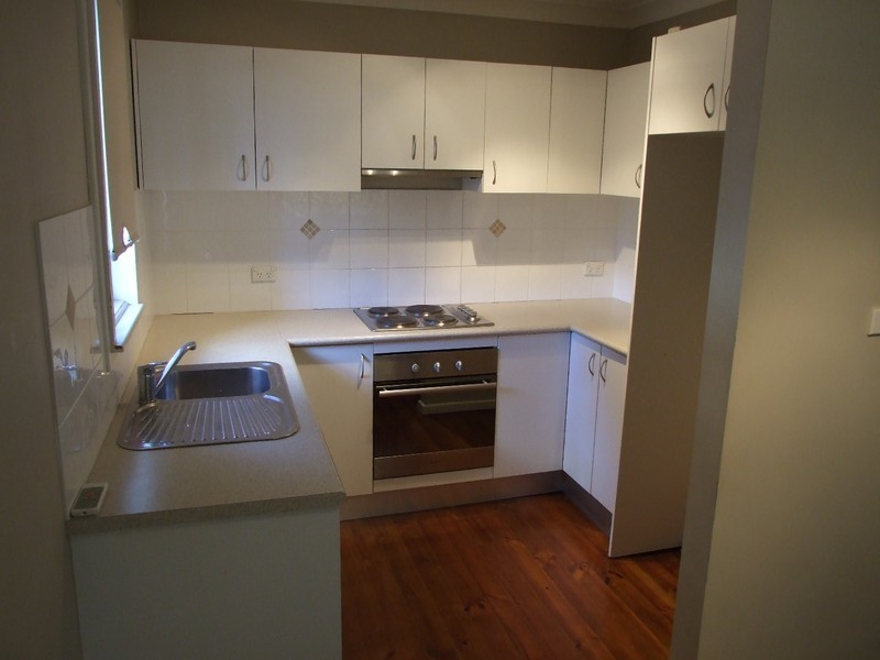 1 SANDAKAN AVE, Lethbridge Park NSW 2770