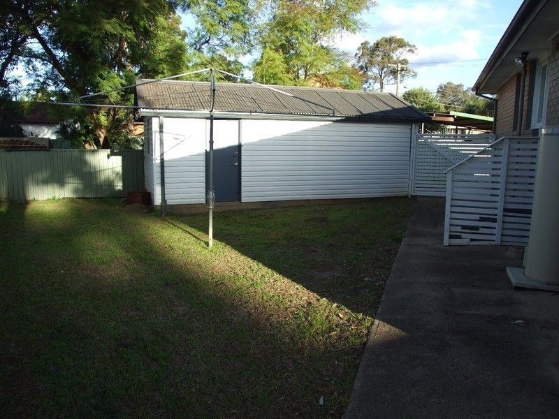 1 SANDAKAN AVE, Lethbridge Park NSW 2770