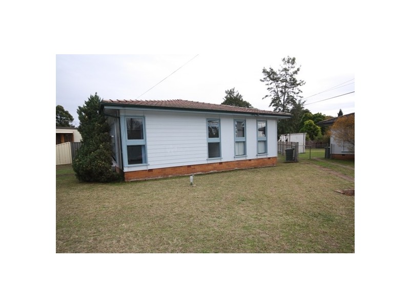 7 MANGARIVA AVENUE, Lethbridge Park NSW 2770