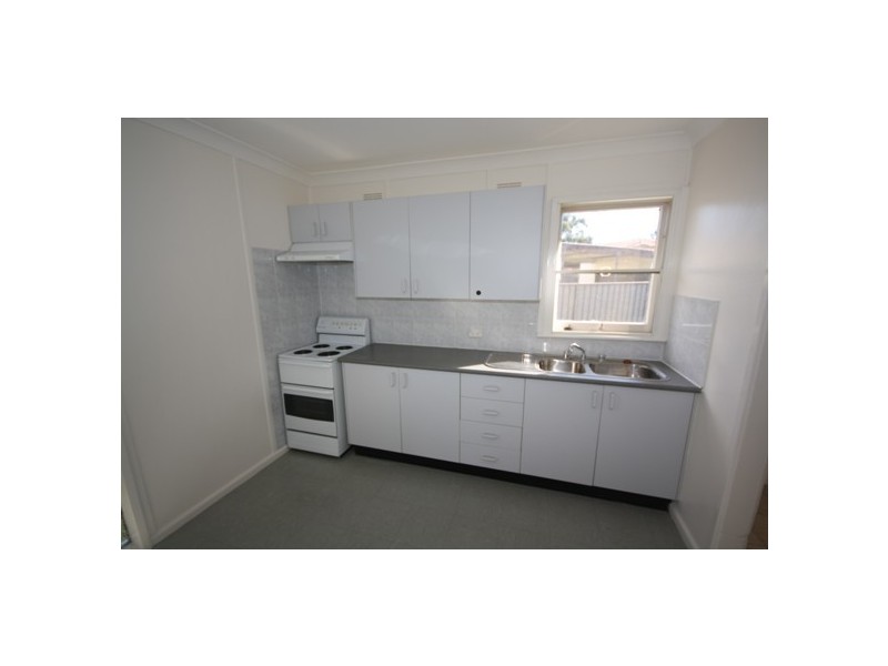 7 MANGARIVA AVENUE, Lethbridge Park NSW 2770