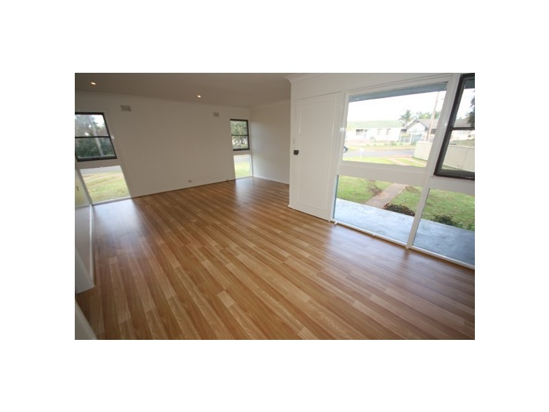 7 MANGARIVA AVENUE, Lethbridge Park NSW 2770