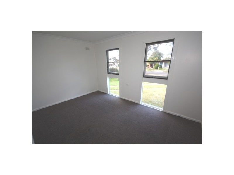 7 MANGARIVA AVENUE, Lethbridge Park NSW 2770