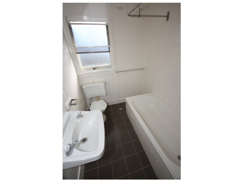 7 MANGARIVA AVENUE, Lethbridge Park NSW 2770