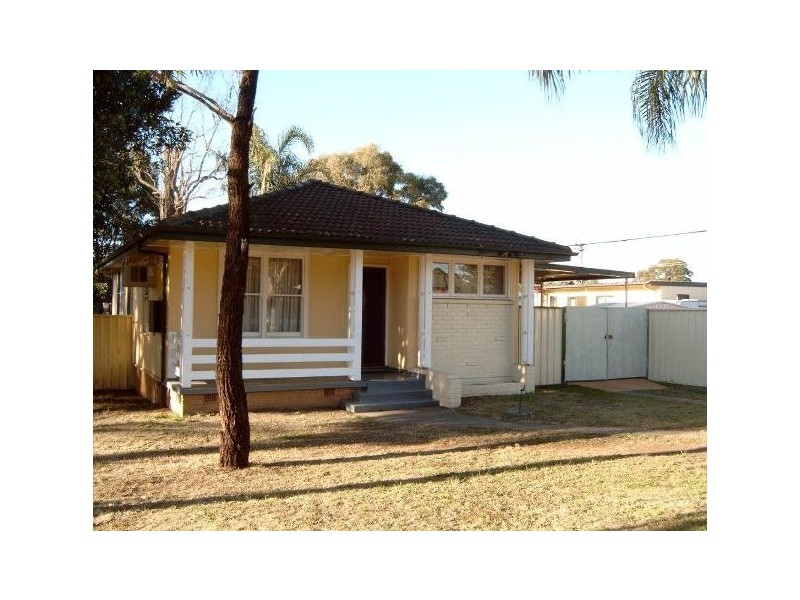 4 PALAU CRESCENT, Lethbridge Park NSW 2770