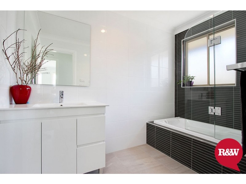 8 Chilton Avenue, Oakhurst NSW 2761