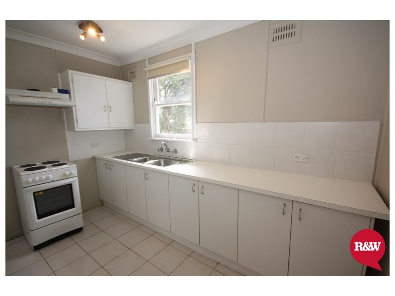 39 Lingayen Avenue, Lethbridge Park NSW 2770