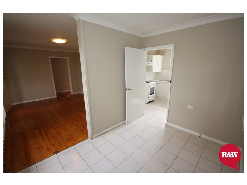 39 Lingayen Avenue, Lethbridge Park NSW 2770