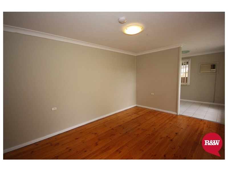 39 Lingayen Avenue, Lethbridge Park NSW 2770