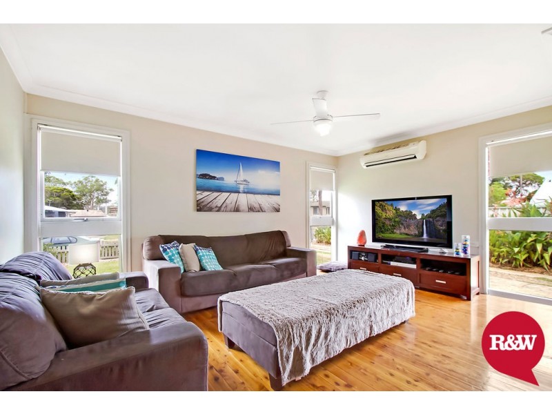 8 Tangaloa Crescent, Lethbridge Park NSW 2770