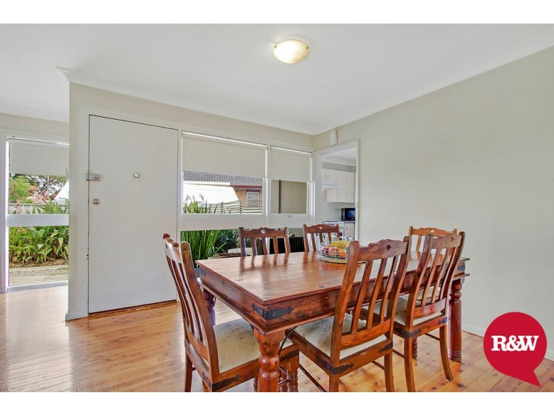 8 Tangaloa Crescent, Lethbridge Park NSW 2770