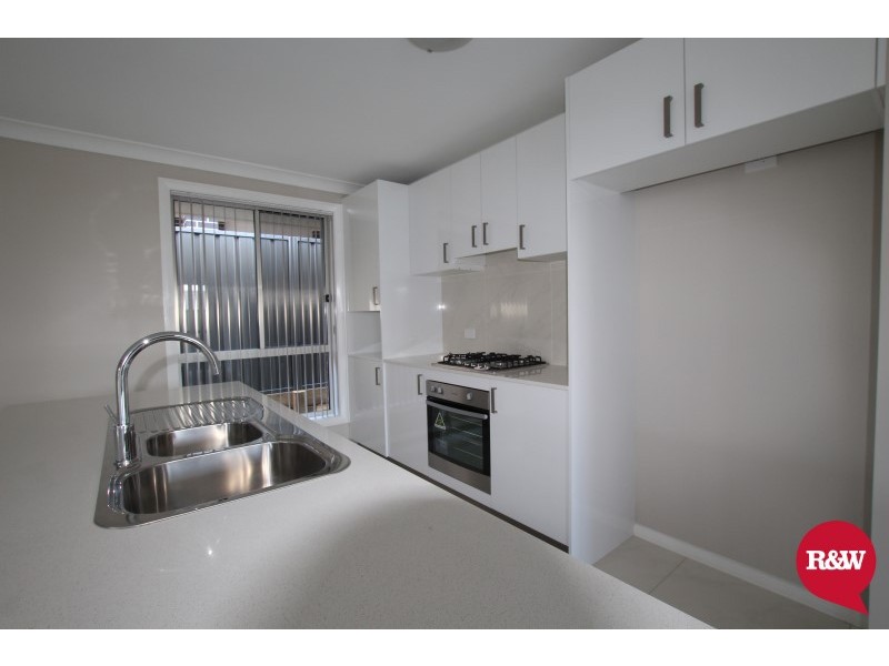 7 Holden Drive, Oran Park NSW 2570