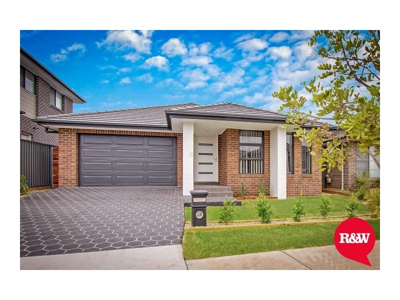 32 Richards Loop, Oran Park NSW 2570
