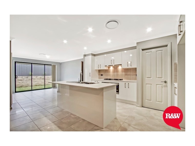 32 Richards Loop, Oran Park NSW 2570