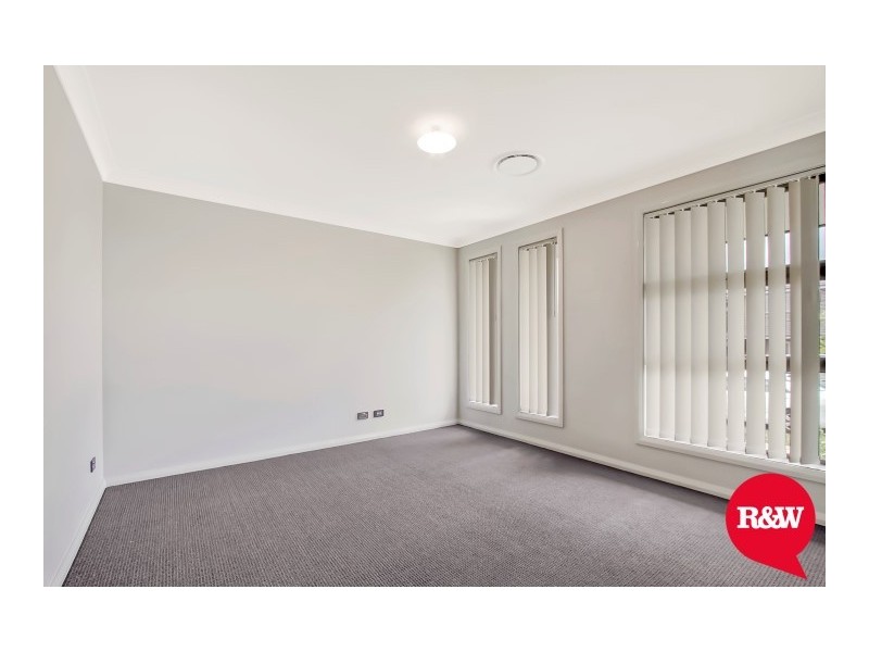 32 Richards Loop, Oran Park NSW 2570