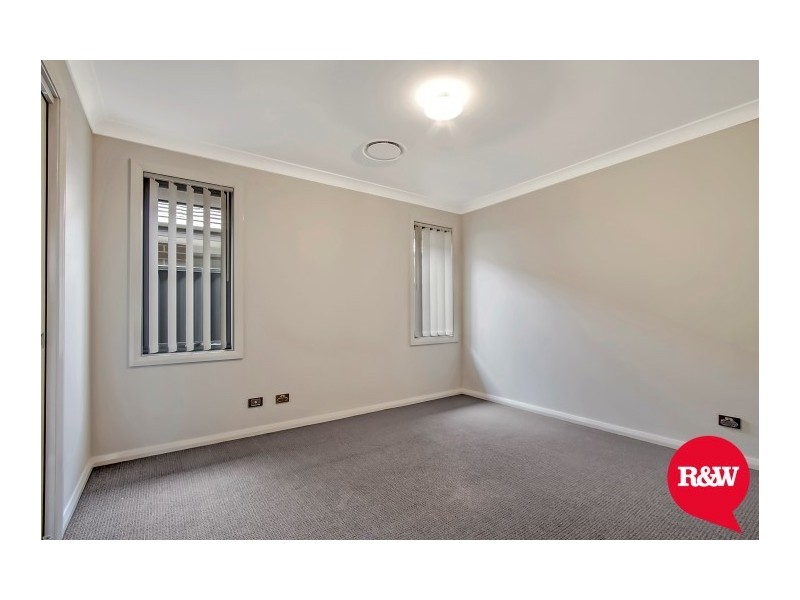 32 Richards Loop, Oran Park NSW 2570