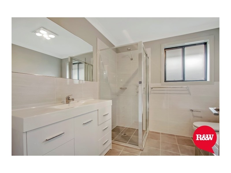 32 Richards Loop, Oran Park NSW 2570