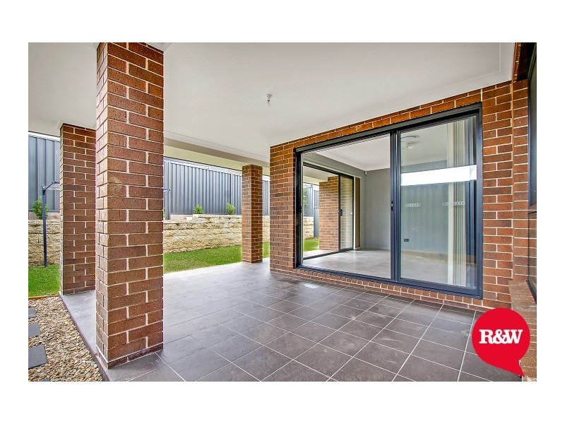 32 Richards Loop, Oran Park NSW 2570