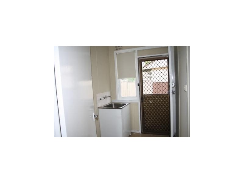 33 NAURU CRESCENT, Lethbridge Park NSW 2770