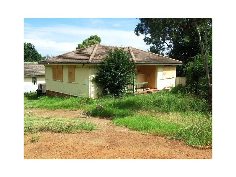 4 LAW CRESCENT, Tregear NSW 2770