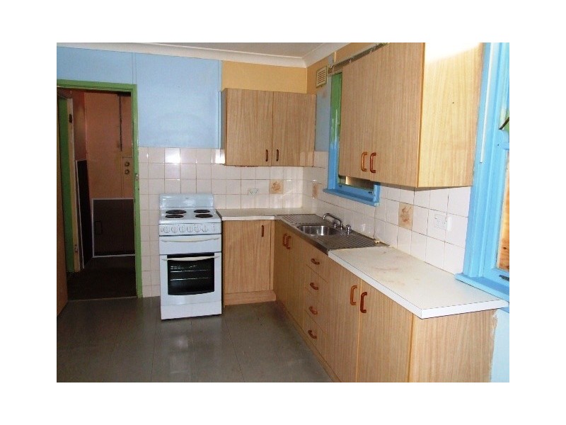 4 LAW CRESCENT, Tregear NSW 2770