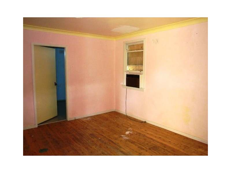 4 LAW CRESCENT, Tregear NSW 2770