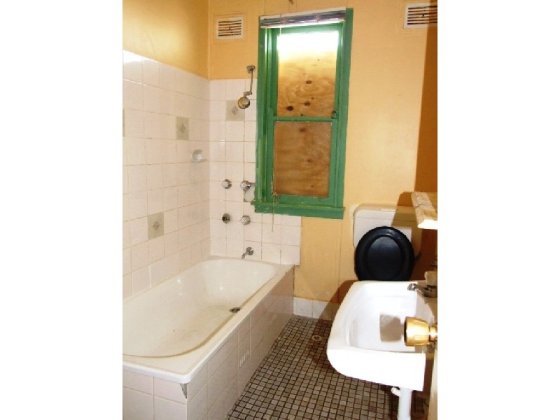 4 LAW CRESCENT, Tregear NSW 2770