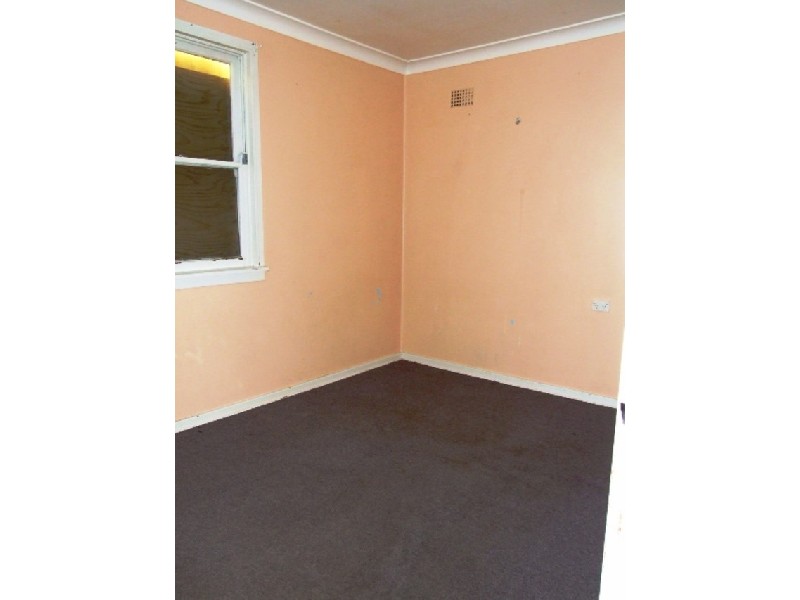 4 LAW CRESCENT, Tregear NSW 2770