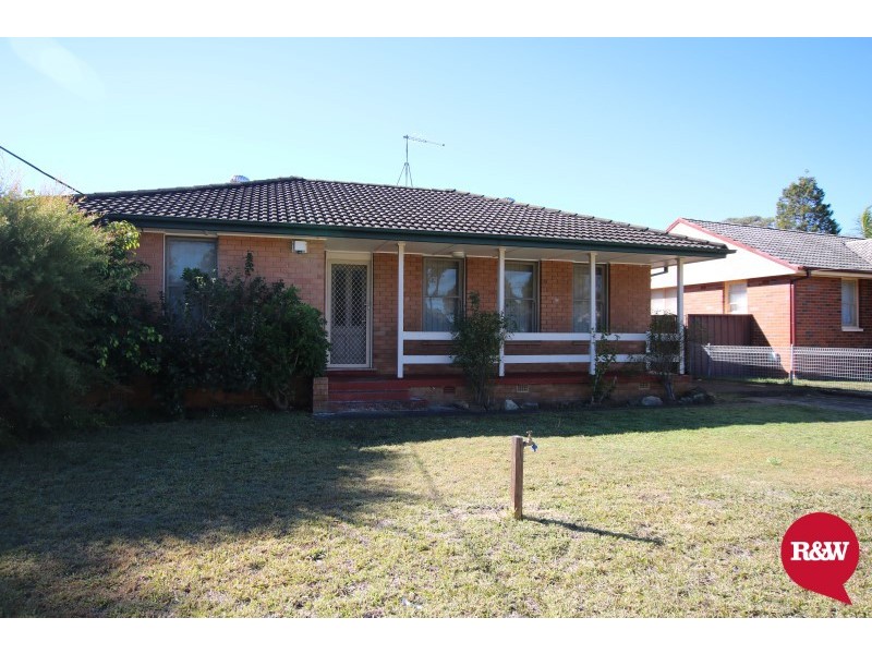 5 Lingayen Avenue, Lethbridge Park NSW 2770
