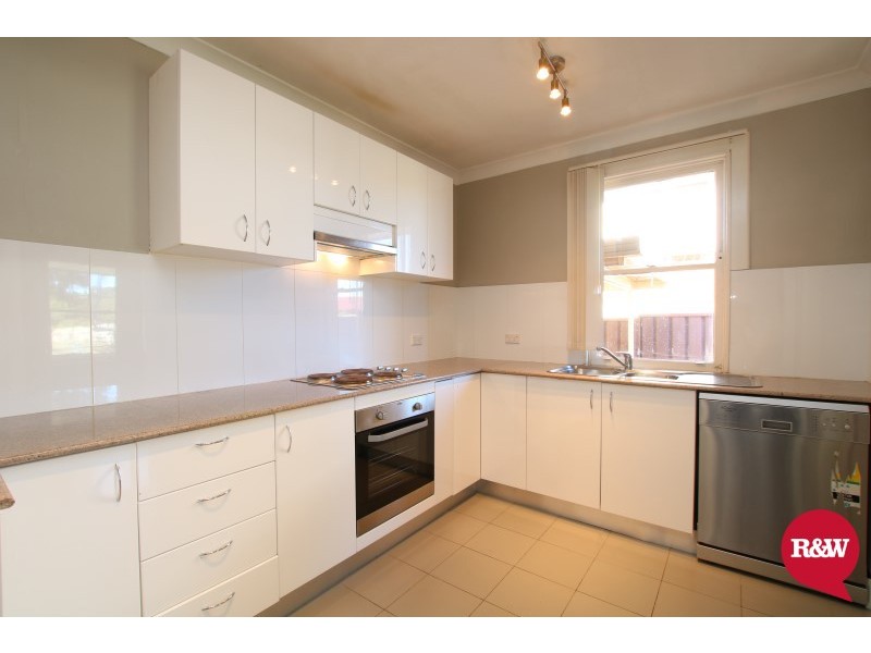 5 Lingayen Avenue, Lethbridge Park NSW 2770