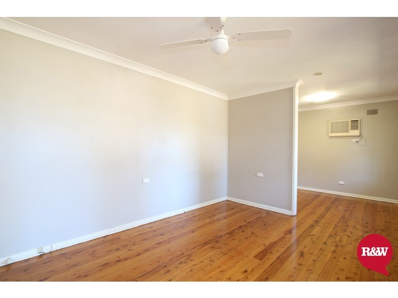 5 Lingayen Avenue, Lethbridge Park NSW 2770