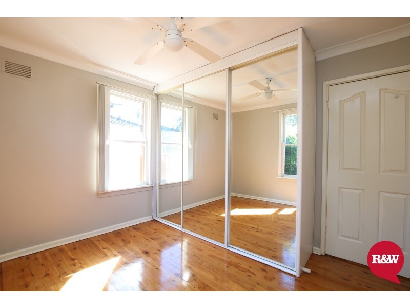 5 Lingayen Avenue, Lethbridge Park NSW 2770