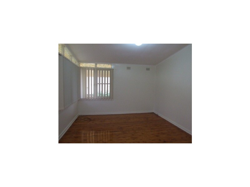 17 LUZON AVENUE, Lethbridge Park NSW 2770