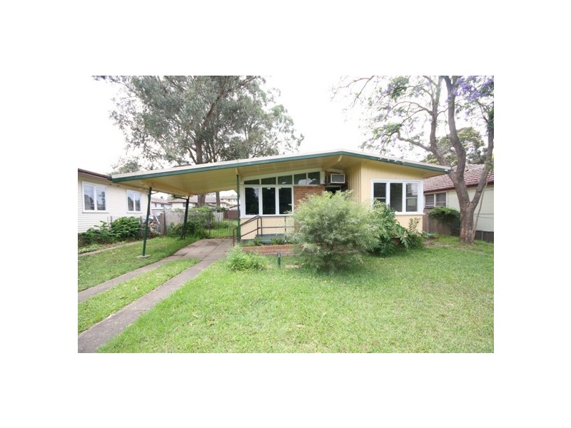 17 LUZON AVENUE, Lethbridge Park NSW 2770