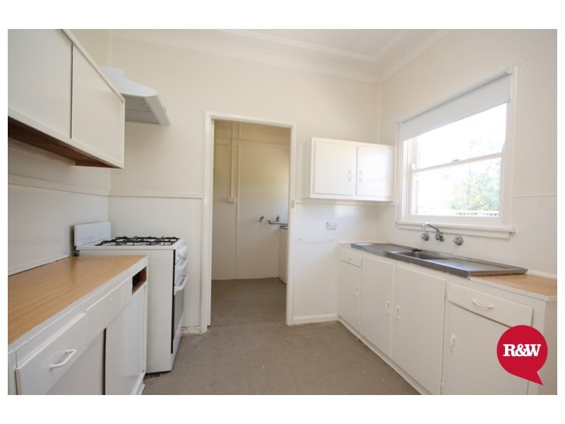 32 Woodview Road, Oxley Park NSW 2760