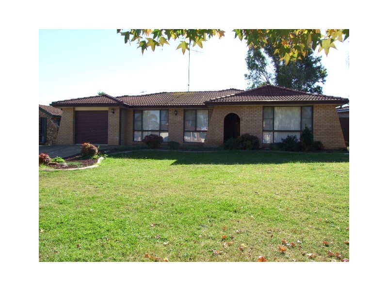 75  PINE CREEK CIRCUIT, St Clair NSW 2759