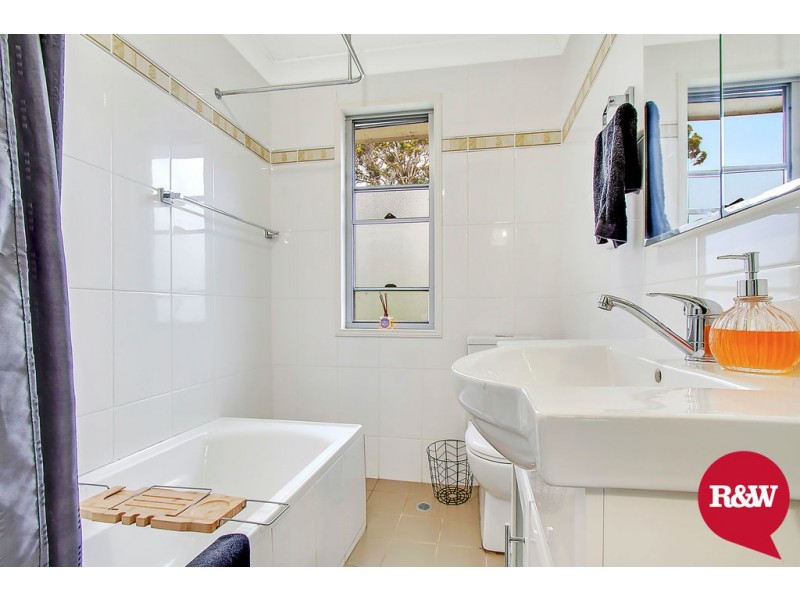 11 Rotorua Street, Lethbridge Park NSW 2770