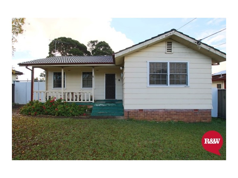 5 Leyte Avenue, Lethbridge Park NSW 2770