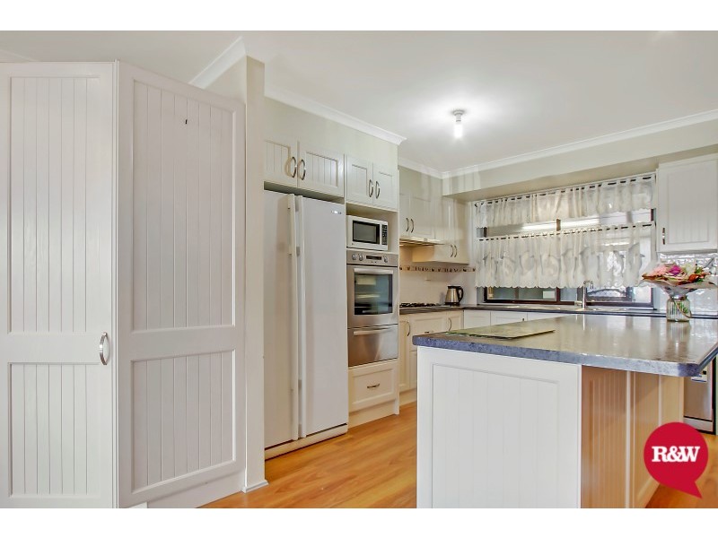 13 Beverly Place, Plumpton NSW 2761